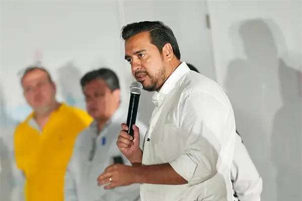Jesús Nava impulsa investigación y reparación tras incendio en Santa Catarina