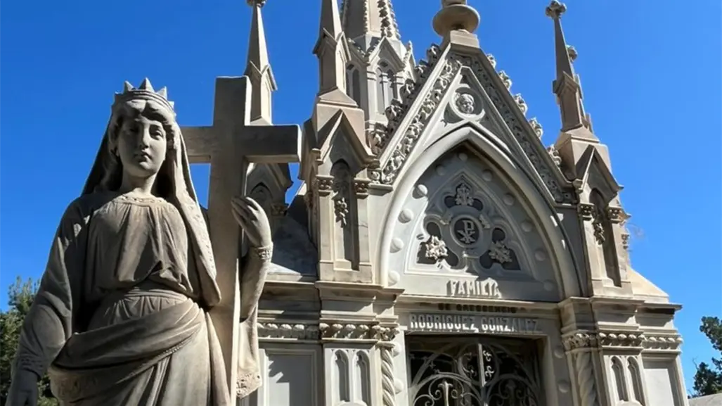 Descubre el mausoleo del Panteón Santiago en Saltillo, réplica del Santuario de Guadalupe