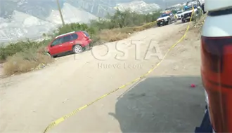 Localizan a mujer sin vida dentro de camioneta en Santa Catarina