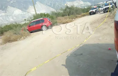 Localizan a mujer sin vida dentro de camioneta en Santa Catarina