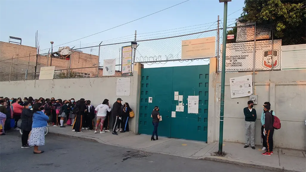 VIDEO | Captan agresión a Nicole; compañera la golpea tras amenazarla en plena secundaria