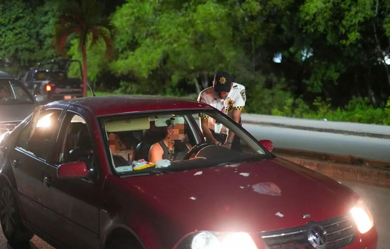 Con diversos filtros de seguridad patrullajes y rondines por las zonas delictivas, Cancún busca reforzar sus operativos ante la alta incidencia de delitos.- Fuente Codigo Rojo Cancún