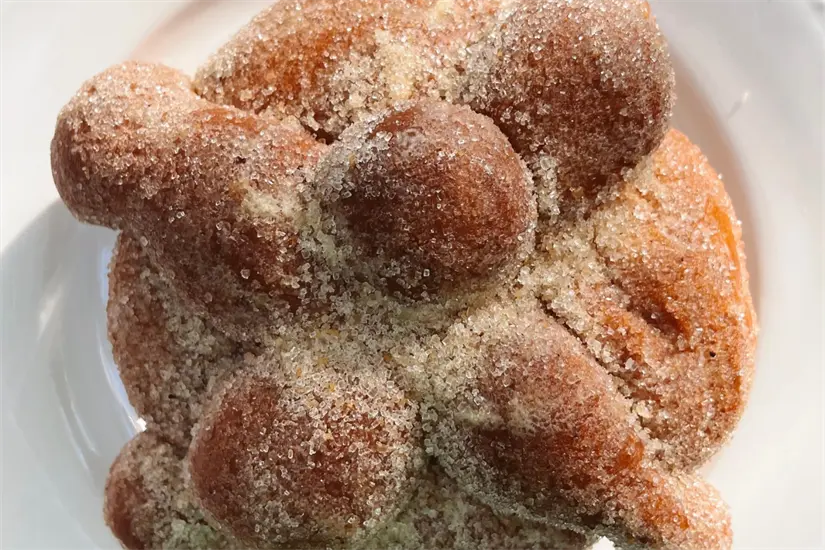 imagen recuadro Tradicional pan de muerto | Foto: FB Los Tres Mosqueteros