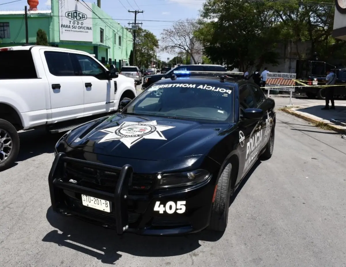 Elementos de la Policía de Monterrey realizaban labores de vigilancia cuando observaron a los hombres agrediéndose en la vía pública. Foto: Policía de Monterrey.