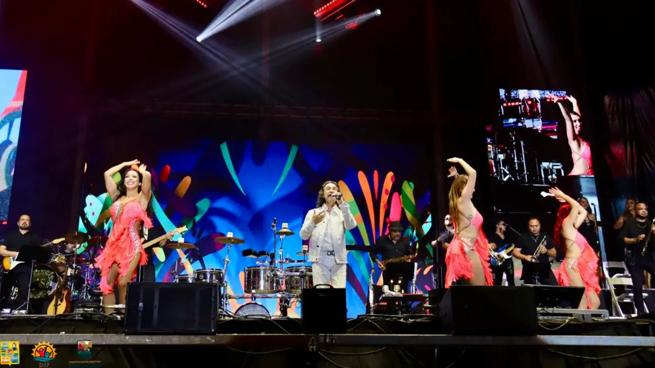 Concierto de El Buki en Los Cabos. Foto: DIF Los Cabos.