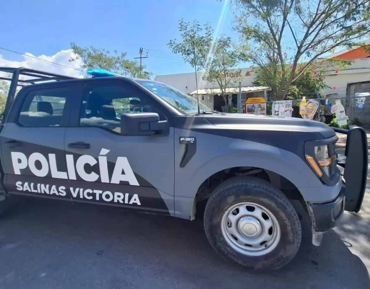 Los policías actuaron de inmediato y procedieron a detener a ambos individuos. Foto: Secretaría de Seguridad y Vialidad de Salinas Victoria.