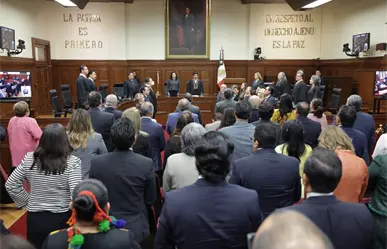 ¡Error en la Suprema Corte! Reproducen música de salsa en lugar del Himno Nacional | VIDEO