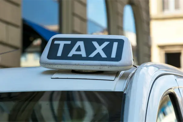 Taxistas se suman al aumento del pasaje en Edomex y elevan tarifas en rutas del Valle de Toluca