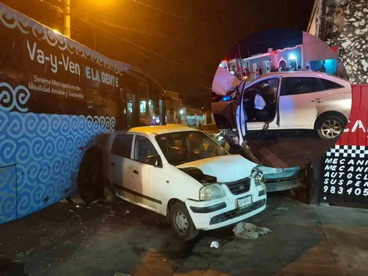 Un accidente que dejó dañados al menos 11 vehículos, entre ellos un Va y Ven, se registró la noche del jueves lo que generó amplia movilización de las autoridades en una zona del centro de Mérida.- Fuente Miguel Angel Rivero Escalante