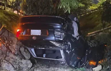 VIDEO | Auto cae desde un puente en el Periférico de Mérida tras cerrarle el paso a una camioneta