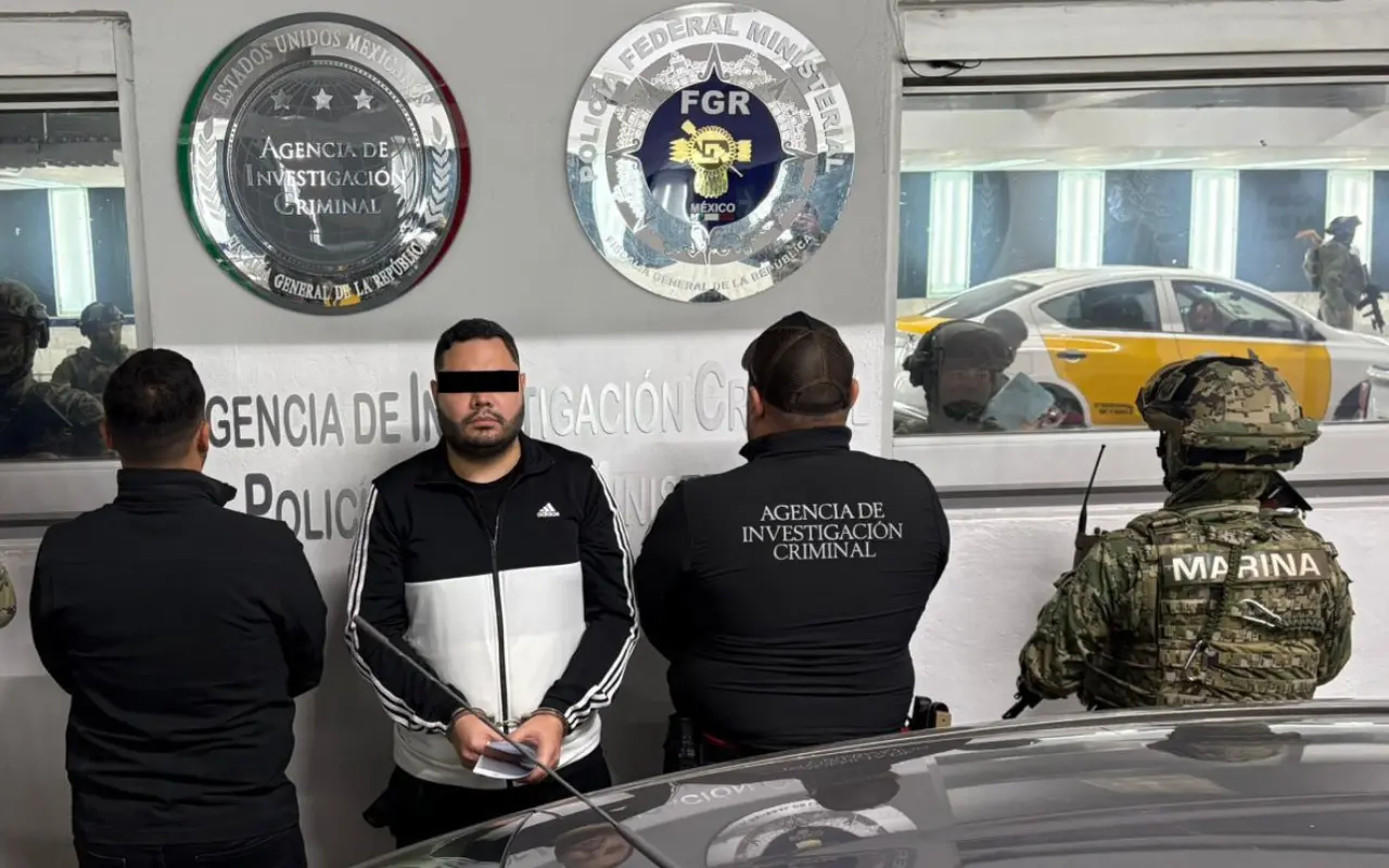 Autoridades federales capturan a Jair Francisco “N”, alias el H4. Foto: X/ @FiscaliaEdomex (Canva)
