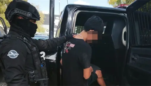 Menor es detenido en Monterrey tras ser sorprendido con arma y droga Menor es detenido en Monterrey tras ser sorprendido con arma y droga