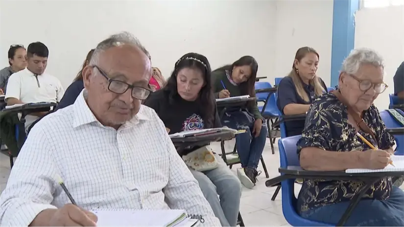 imagen recuadro Pareja de abuelitos deciden estudiar su bachillerato en el CETMAR 35 de Matamoros. | FOTO N+