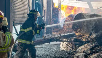 Voraz incendio consume planta de Copanoro en Reynosa; se investiga posible cortocircuito como origen