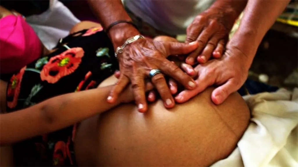 Parteras tradicionales recibirán respaldo institucional para fortalecer la medicina maya