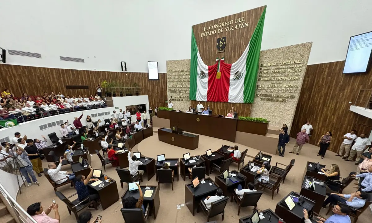 La bancadas del PRI, Morena y MC votaron a favor de la reforma del ISSTEY Foto: Congreso Yucatán