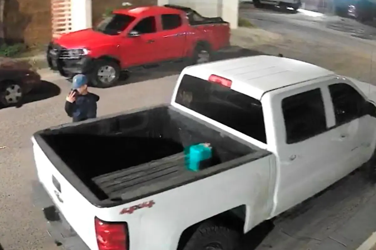 Esta madrugada graban intento de robos de autos en colonia Villas del Encanto. Foto: Facebook.