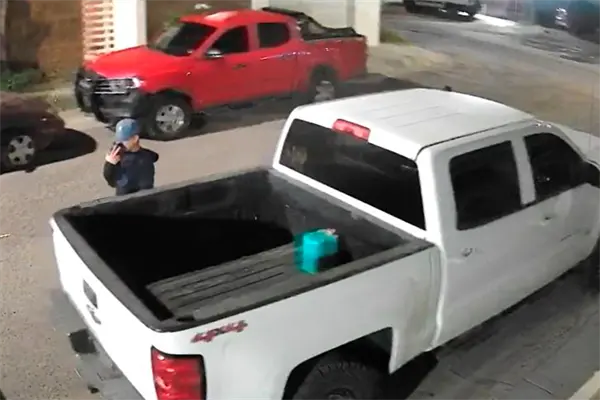 VIDEO | Captan a ladrón querido robar autos en Villas del Encanto en La Paz VIDEO | Captan a ladrón querido robar autos en Villas del Encanto en La Paz
