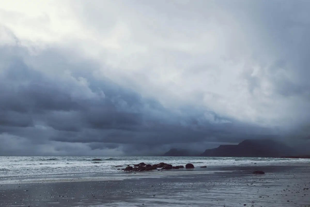 Costas con nubes de lluvia Foto: Pexels