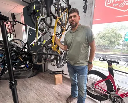 Del abismo a la libertad: el viaje que transformó la vida de Álvaro Varela pedaleando de Canadá a Monterrey