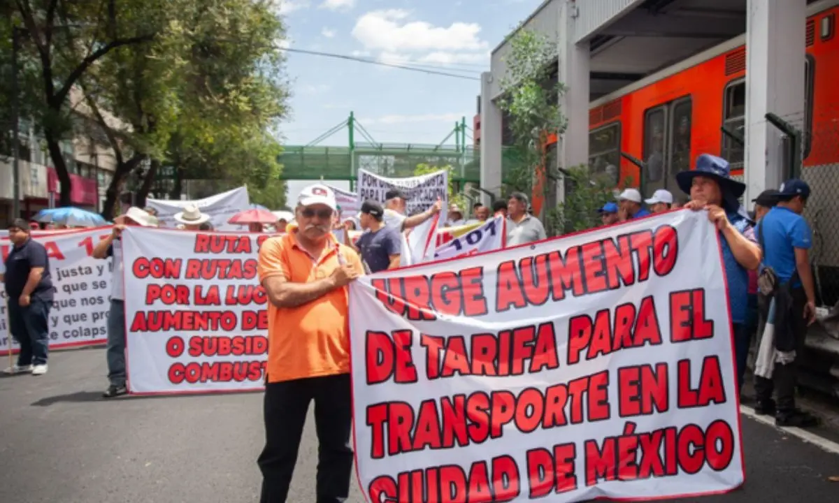 Bloqueo vial de transportirstas    Foto: Luis Antonio Alfaro