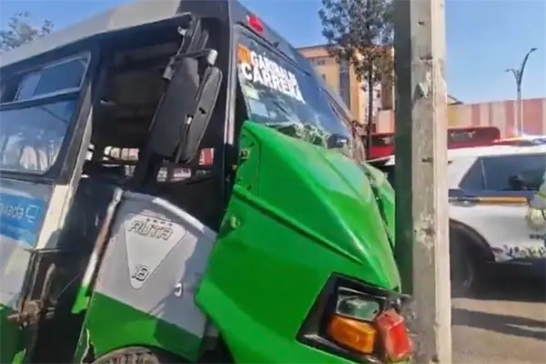 Microbús choca en Reforma con 15 Lesionados ¿cuál fue la causa del accidente? Microbús choca en Reforma con 15 Lesionados ¿cuál fue la causa del accidente?