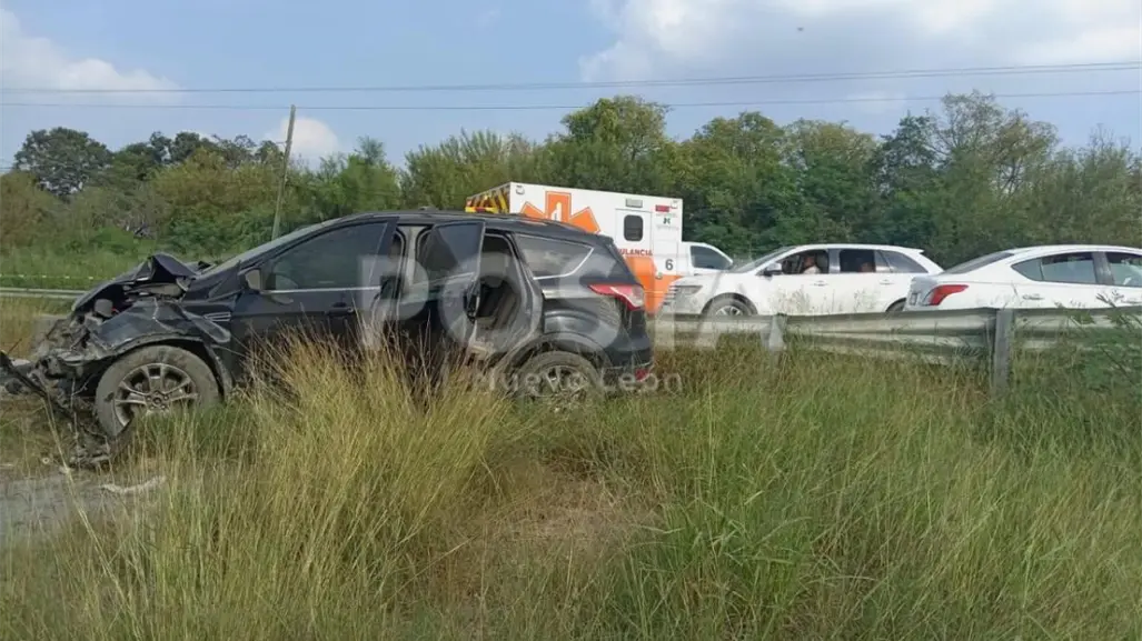 Tres muertos y cuatro lesionados tras choque frontal en Cadereyta