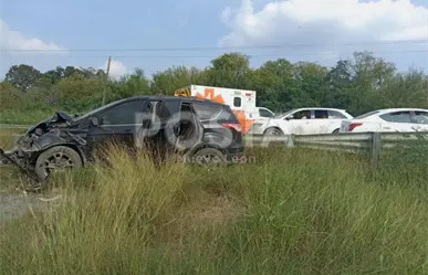 Tres muertos y cuatro lesionados tras choque frontal en Cadereyta