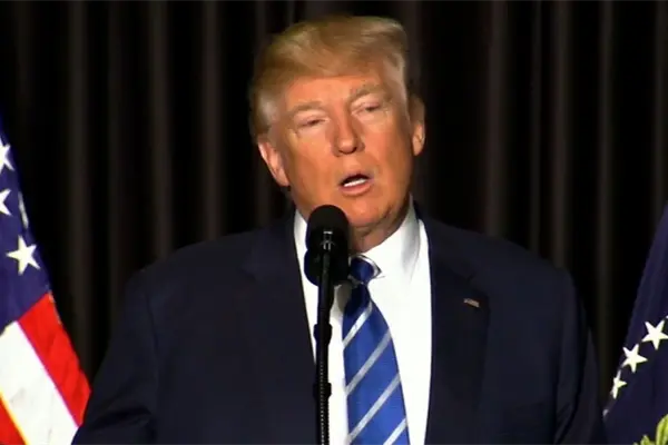 Donald Trump aumenta 10% los aranceles a Canadá tras polémica campaña publicitaria Donald Trump aumenta 10% los aranceles a Canadá tras polémica campaña publicitaria