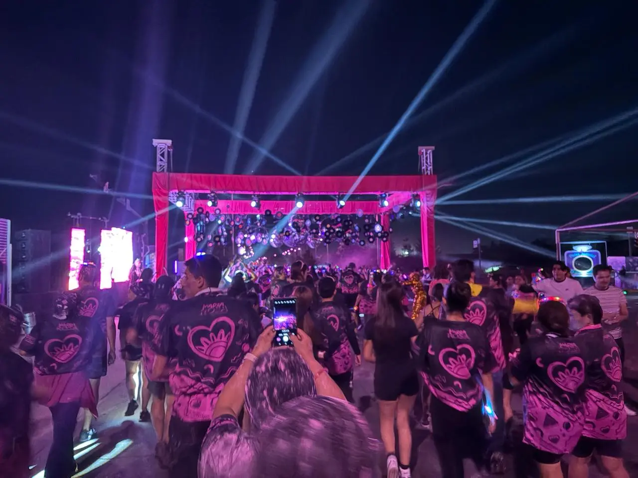 Carrera Marea Rosa Retro 2025 reunió a más de 11 mil duranguenses en apoyo a una causa