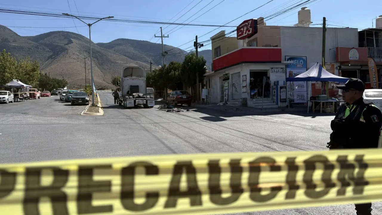 Paramédicos de la Cruz Roja acudieron al lugar, pero solo confirmaron que el hombre ya no contaba con signos vitales./Foto: FB Noticias El Molino