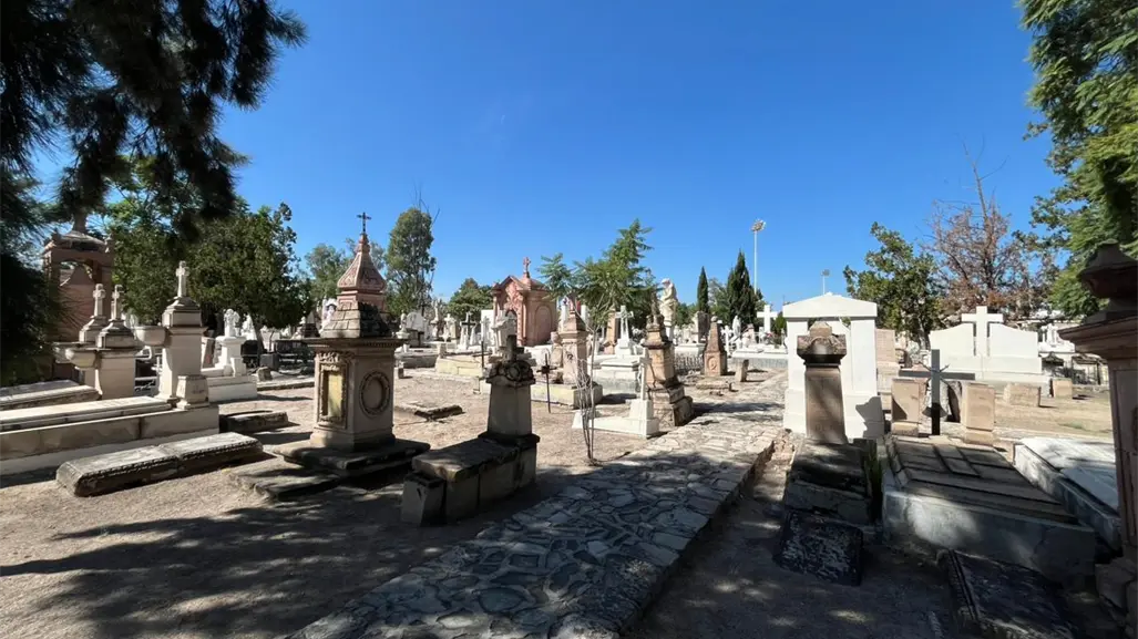 ¿Cómo se actualiza el título de propiedad en el panteón de Durango?