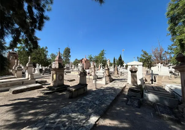 ¿Cómo se actualiza el título de propiedad en el panteón de Durango?