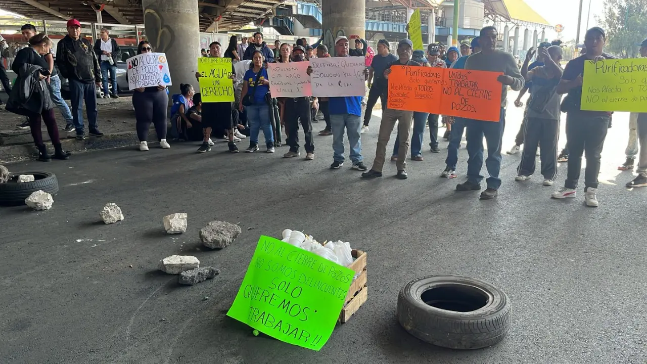Personas en cierre de calles del Edomex. Foto: Luis Antonio Alfaro