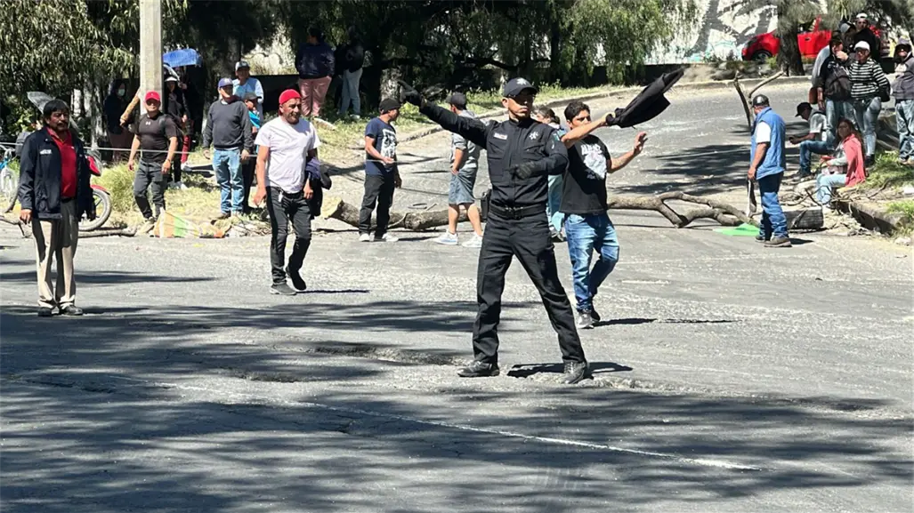 VIDEO | Piperos agreden a pasajeros de una combi durante manifestaciones en Edomex