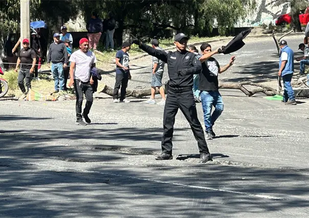 VIDEO | Piperos agreden a pasajeros de una combi durante manifestaciones en Edomex