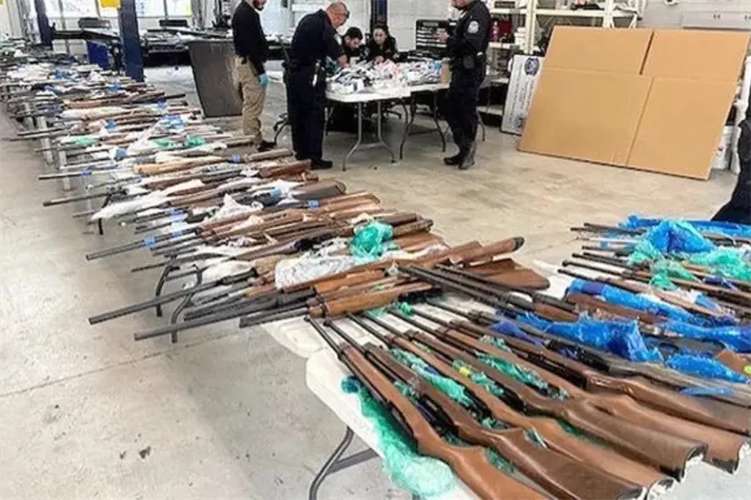 imagen recuadro Agentes estadounidenses detectaron 400 armas ocultas en dos remolques. Foto: CBP