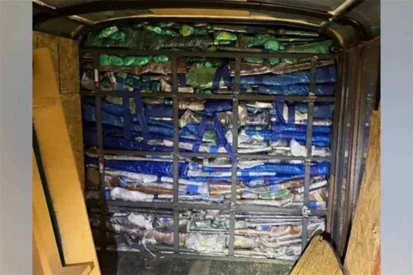 imagen recuadro Las armas estaban ocultas en paredes falsas en dos remolques. Foto: CBP