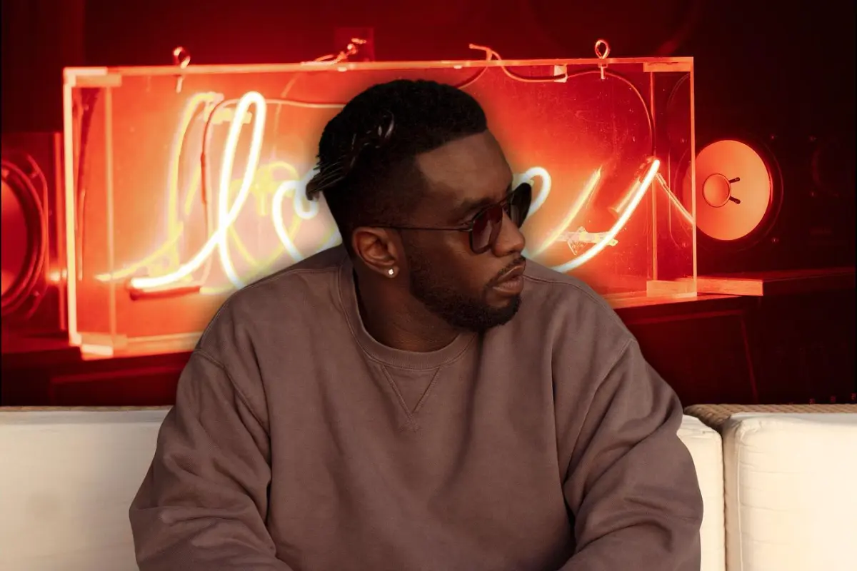Sean “Diddy” Combs enn el estudio (Foto: FB, Diddy / Canva)