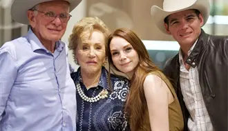 Don Florencio Flores celebra su cumpleaños 90 y recibe tributo por una vida de trabajo