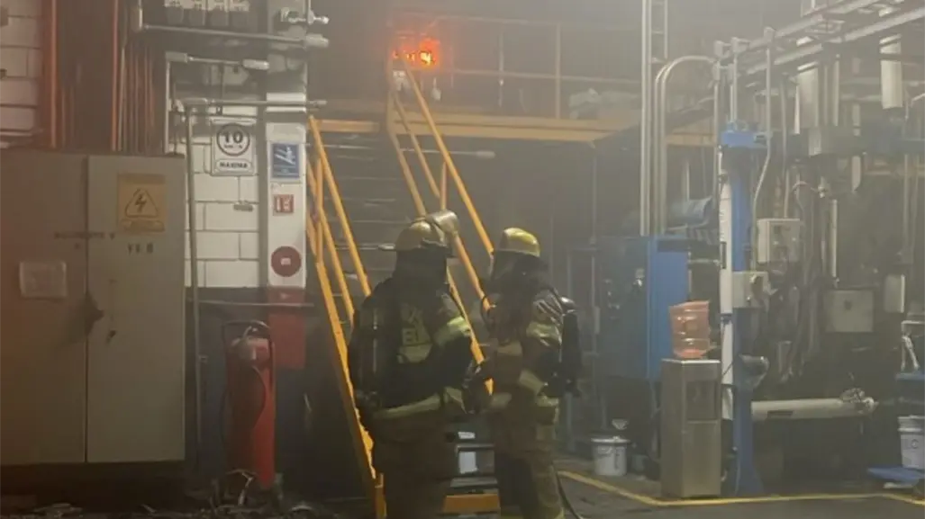 Incendio arrasa bodega en Parque Industrial de Escobedo y desalojan a trabajadores
