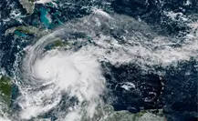 Melissa se convierte en huracán categoría 5 mientras se acerca a Jamaica Melissa se convierte en huracán categoría 5 mientras se acerca a Jamaica