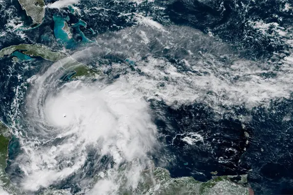 Melissa se convierte en huracán categoría 5 mientras se acerca a Jamaica Melissa se convierte en huracán categoría 5 mientras se acerca a Jamaica