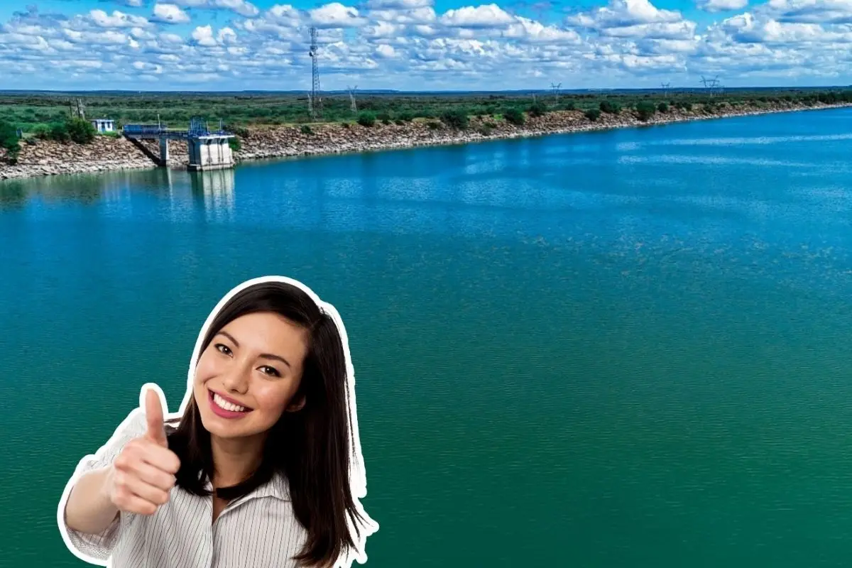 La presa Cerro Prieto del municipio de Linares, Nuevo León, supera el 100% de su capacidad. Foto: Facebook Agua y Drenaje de Monterrey / Canva