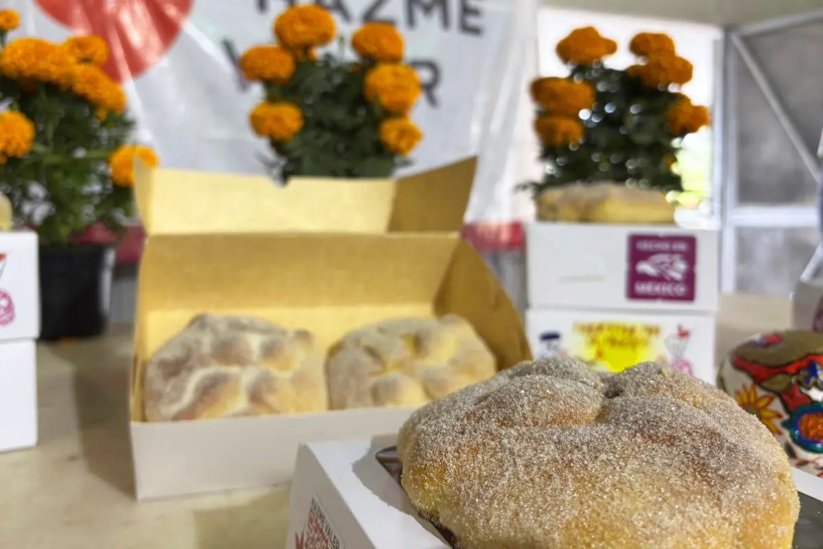 Pan de muerto hecho por reclusos en la CDMX. Foto: X @HazmevalerP