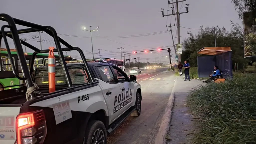 Hombre es detenido tras robar y golpear a mujer en parada de camión de Salinas Victoria