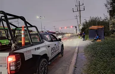 Hombre es detenido tras robar y golpear a mujer en parada de camión de Salinas Victoria