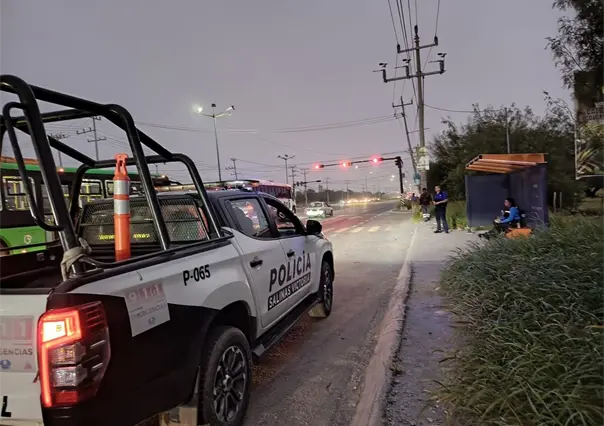 Hombre es detenido tras robar y golpear a mujer en parada de camión de Salinas Victoria