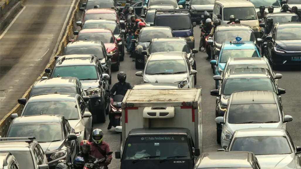 Edomex propone cobro anual de 3 mil 439 pesos a autos, ¿qué vehículos deberán pagarlo?