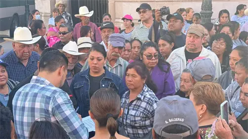 Choque de manifestaciones afuera de Cabildo